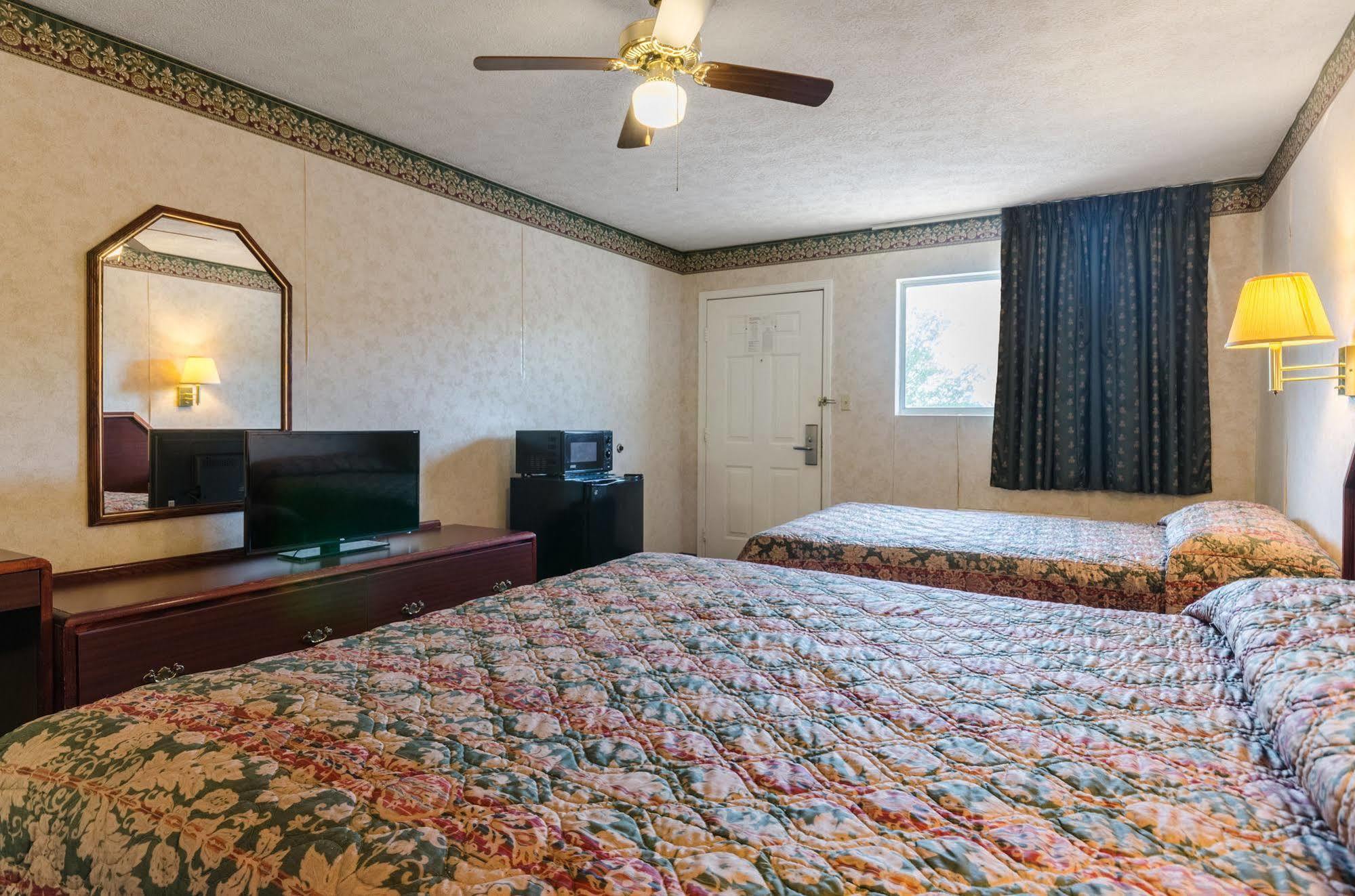 Deerfield Inn Parsons Buitenkant foto